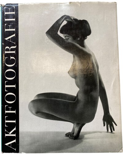 Aktfotografie by BURKHARDT, Hellmuth.