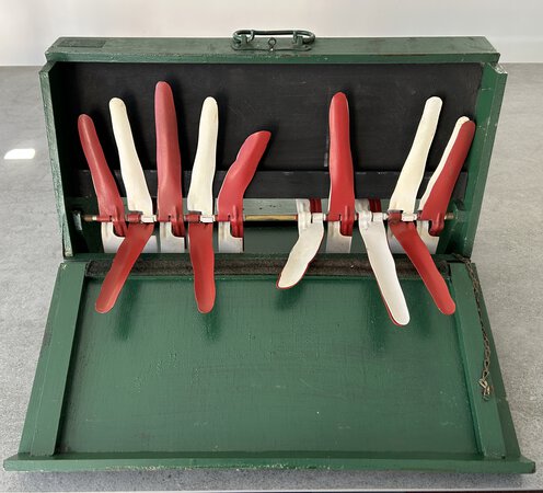 PRAKTISCHE WINKE ZUM GEBRAUCH DER FINGER=RECHEN=MASCHINE. by [CALCULATING MACHINE.] WLECKE, Wilhelm.
