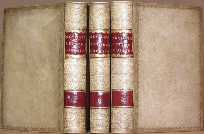 Lettres Choicies de Mmes de Sévigné, de Grignan, de Simiane, et de Maintenon. by SÉVIGNÉ, Marie de Rabutin-Chantal, Marquise de.